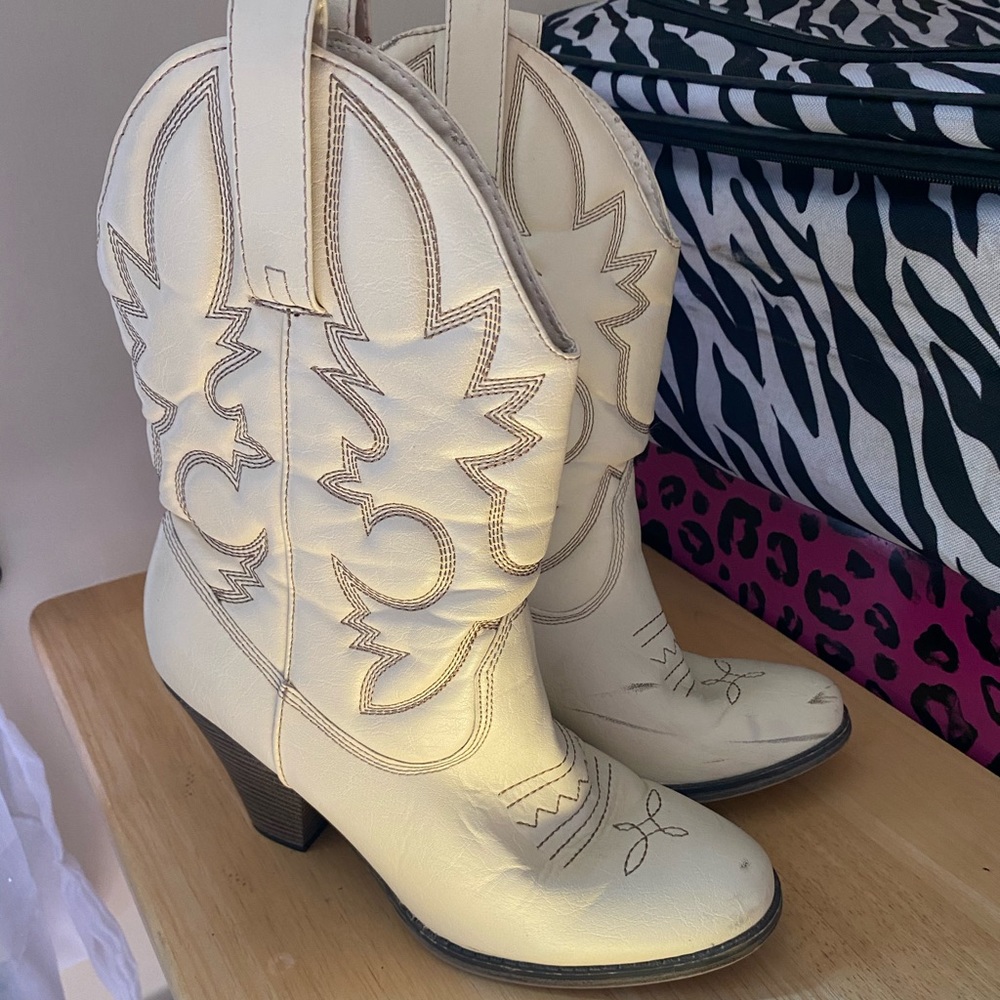 Bongo Cream Cowgirl Boots Sz. 10
